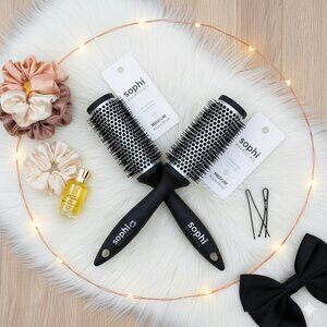 NWT Set of 2 Medium Round Brushes